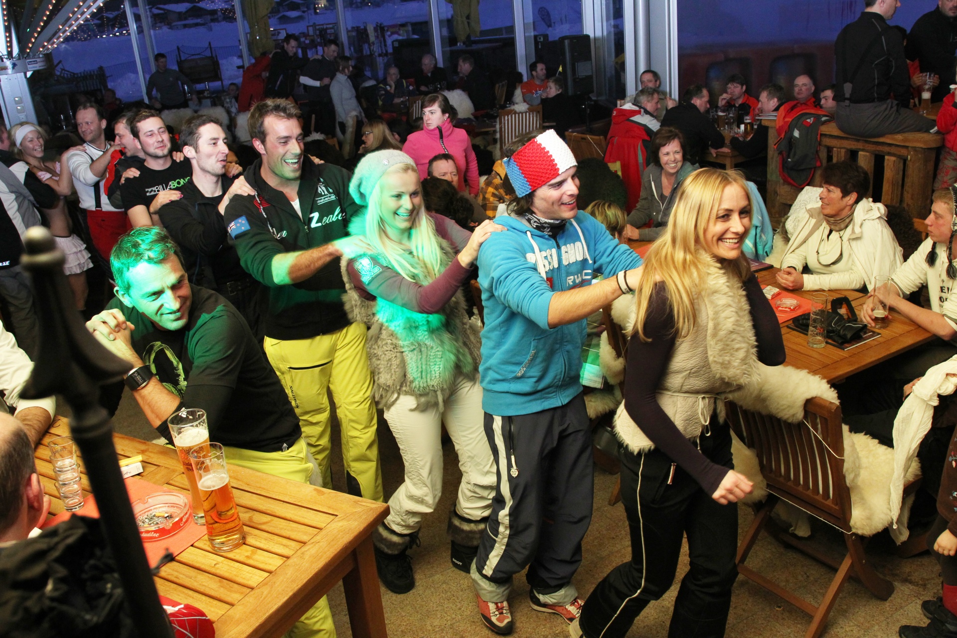 apres ski party outfit